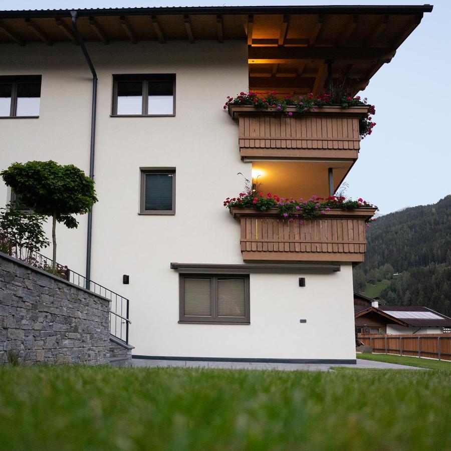 Berg' & Bluamen Appartements Stubai Neustift im Stubaital Kültér fotó