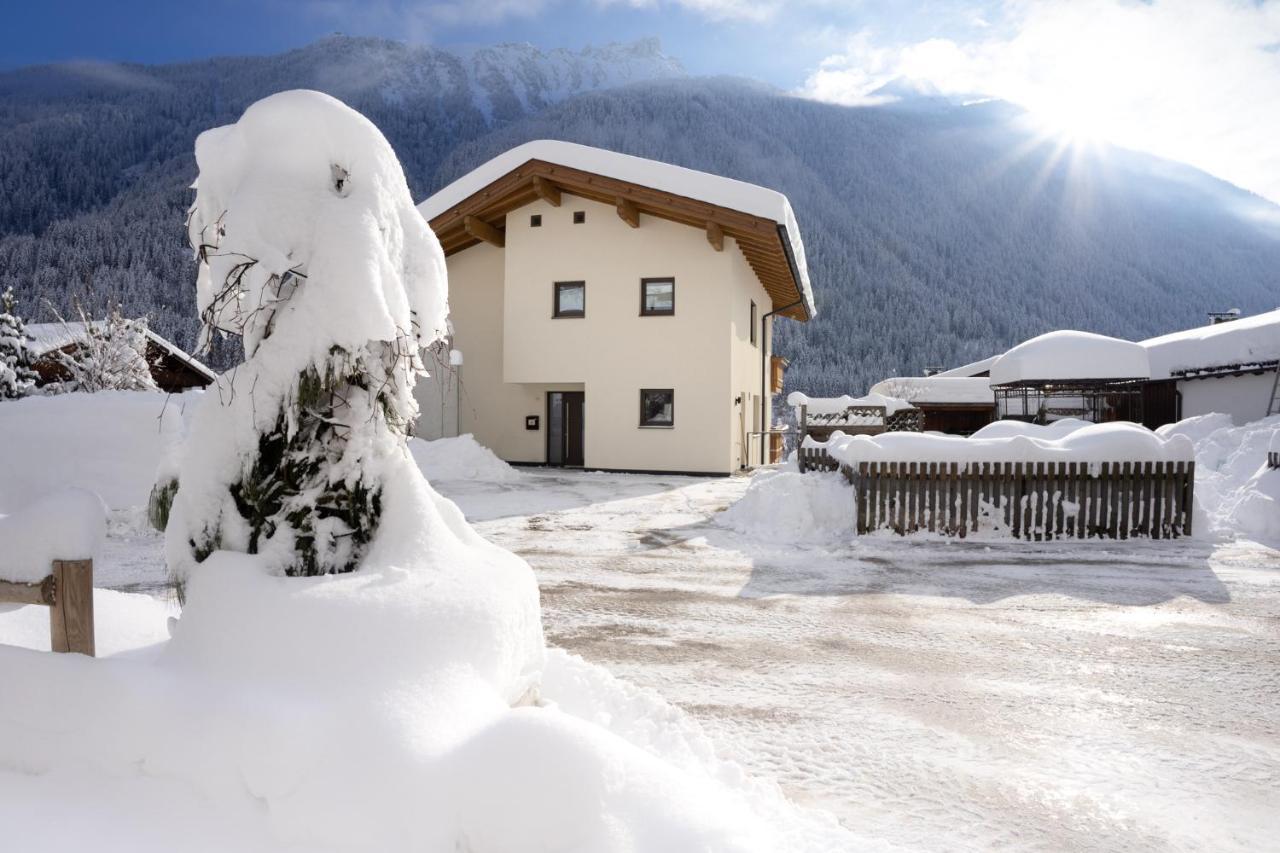 Berg' & Bluamen Appartements Stubai Neustift im Stubaital Kültér fotó