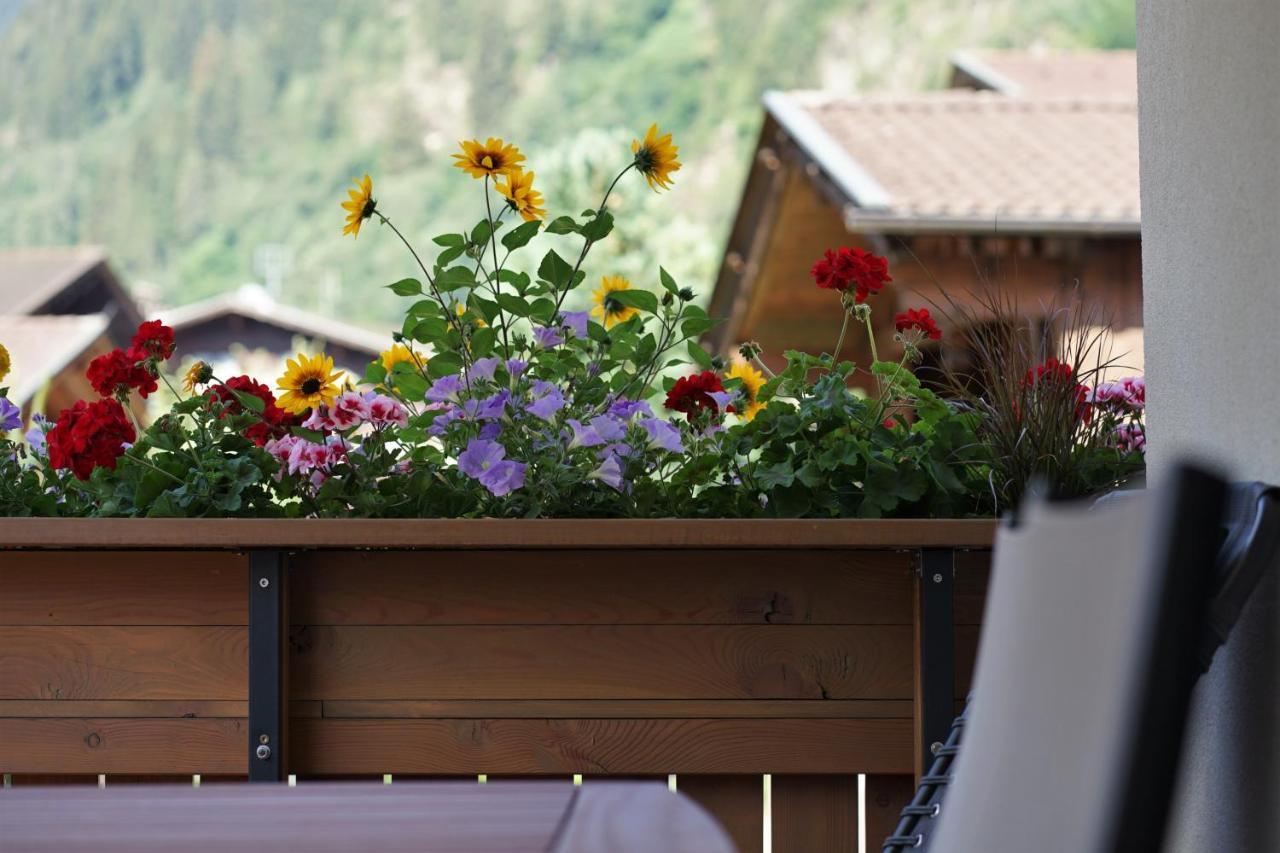 Berg' & Bluamen Appartements Stubai Neustift im Stubaital Kültér fotó